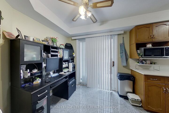 Property Photo: 233 Benesfort Crescent ON N2N 3B5