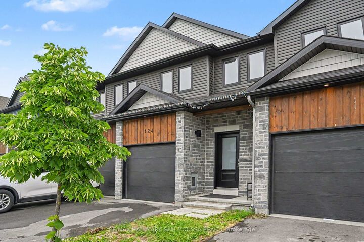 Property Photo: 124 Dowdall Circle ON K7C 0S4