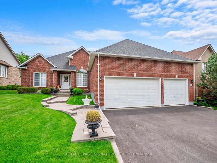 Property Photo: 85 Ferncroft Drive ON L4P 4G7