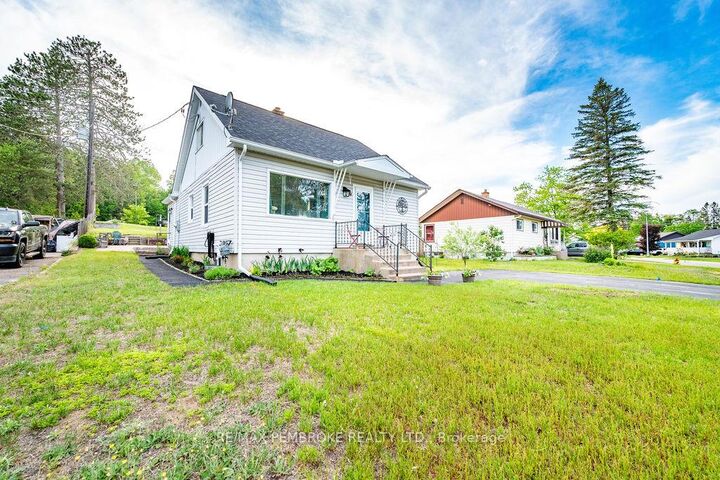 Property Photo:  14 Summit Street  ON K0J 1P0 
