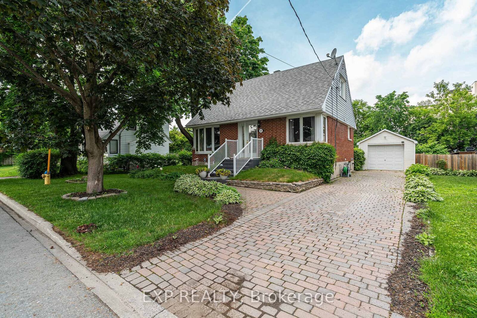 Property Photo: 1357 Thames Street ON K1Z 7N3