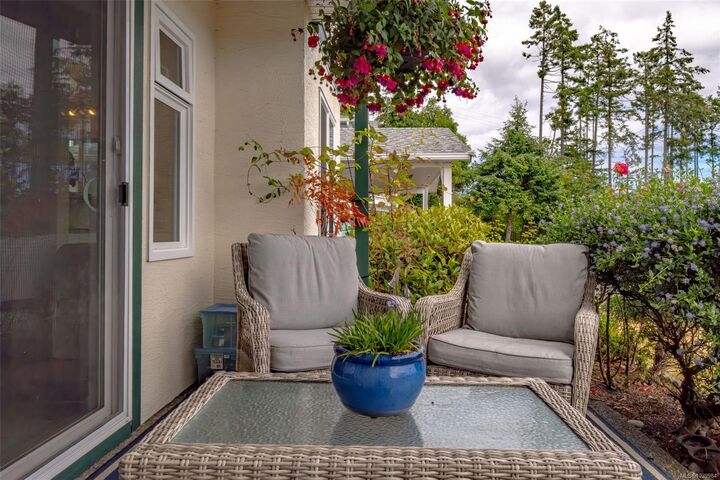 Property Photo: 185 Bowlsby St BC V9R 5K1