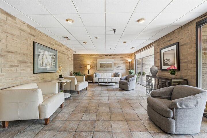 Property Photo: 1400 Smokey Wood Dr 601 PA 15218