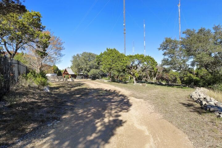 Property Photo: 1612 The High Road TX 78746
