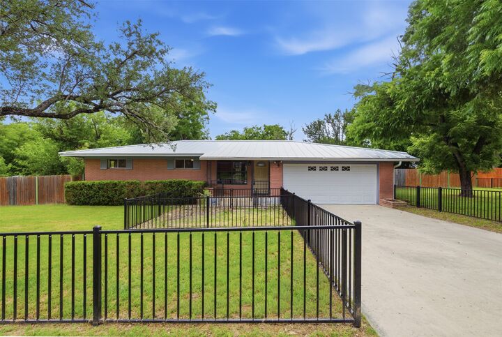 Property Photo:  104 N Willis Street  TX 76550 