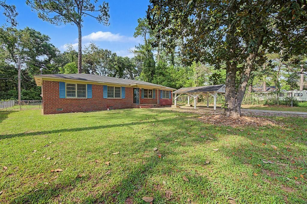 Property Photo:  1925 W Whitney Avenue  GA 31707 