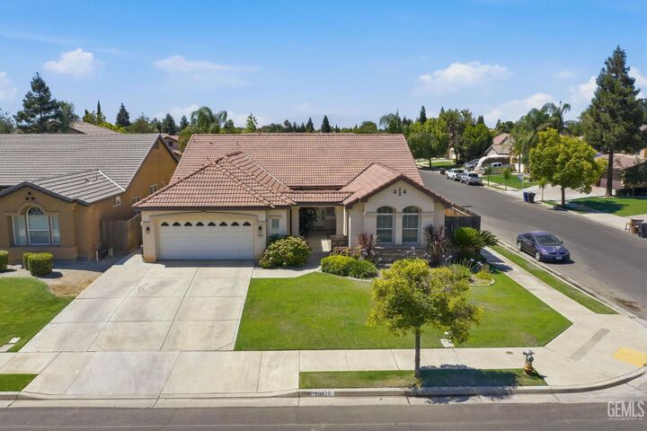 Property Photo: 10819 Cypress Falls Avenue CA 93312