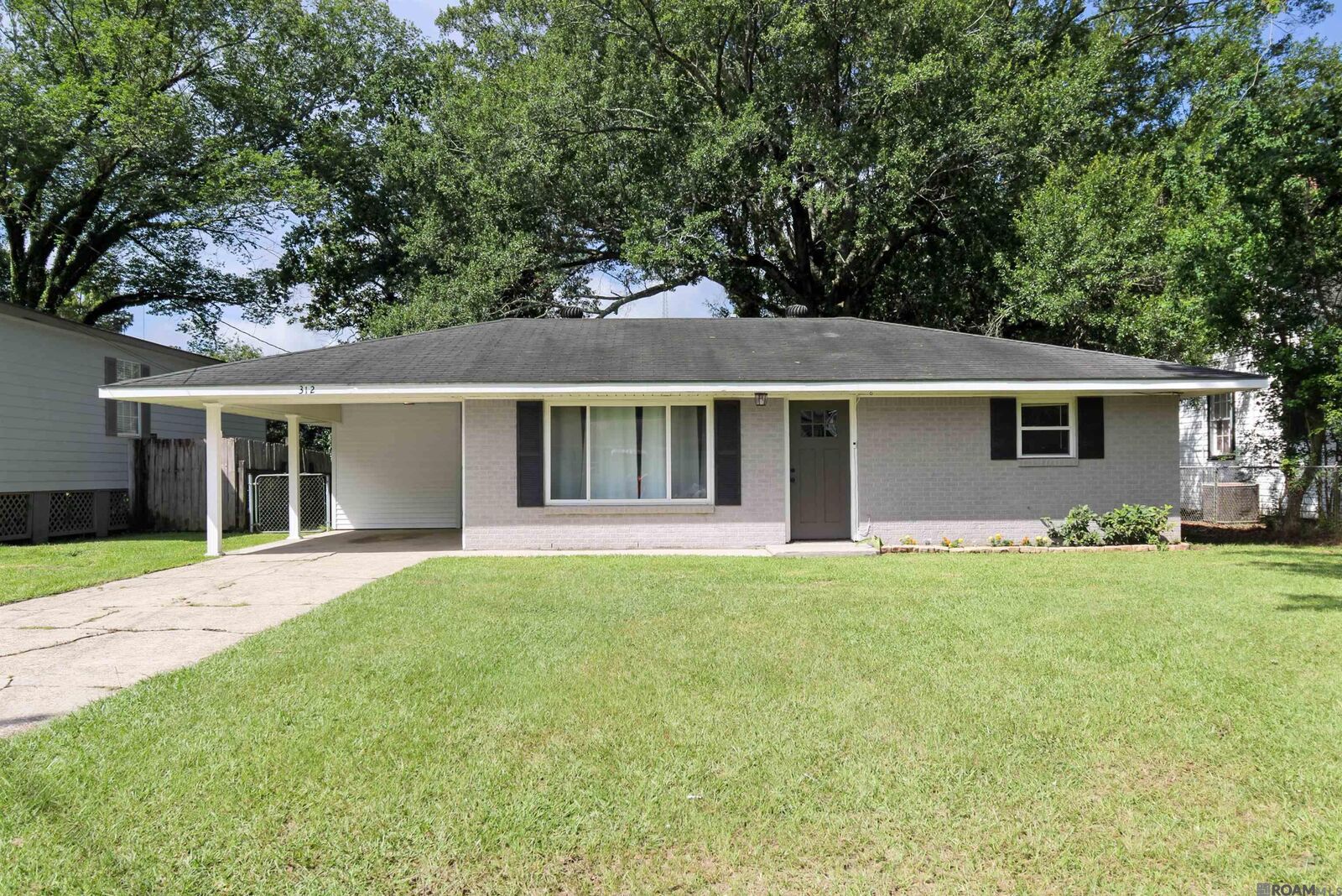 Property Photo:  312 Pinoak St  LA 70726 