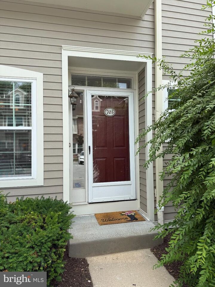 Property Photo: 703 Cheswold Court PA 19087