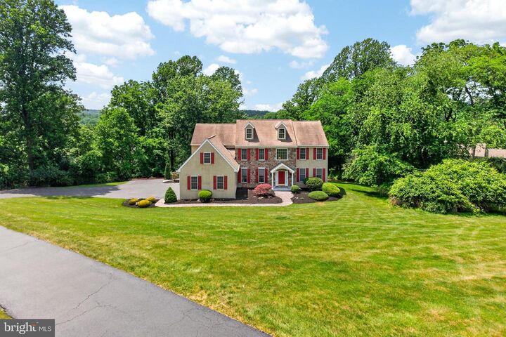 Property Photo:  904 Victoria Court  PA 19335 