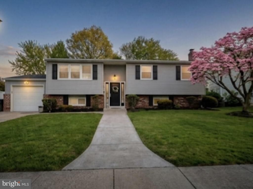 Property Photo:  16 Peachtree Lane  NJ 08016 
