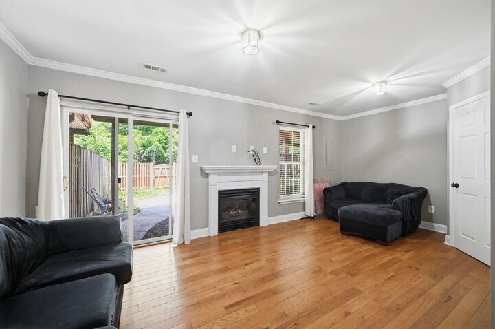 Property Photo:  25203 Dunvegan Square  VA 20152 