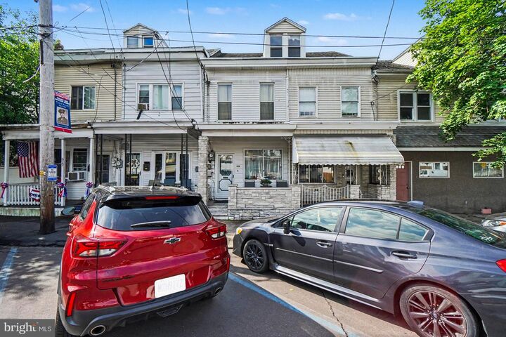 Property Photo:  818 E Centre Street  PA 17948 