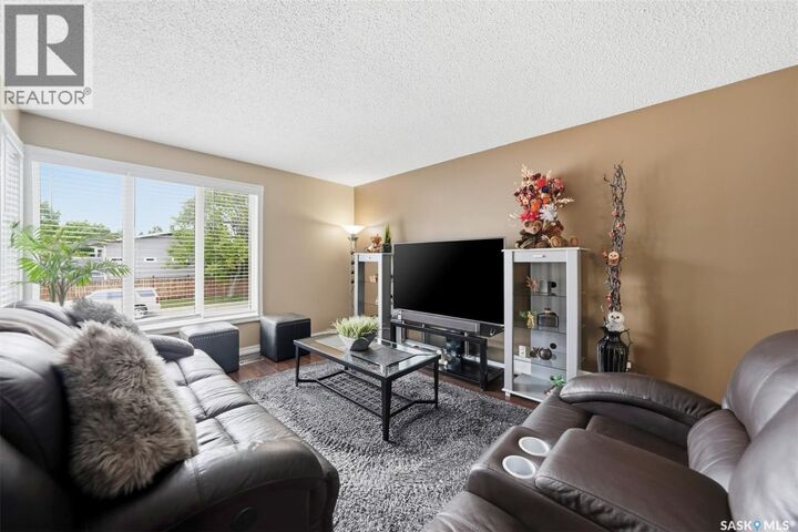 Property Photo:  235 Benesh Crescent  SK S7K 6L5 
