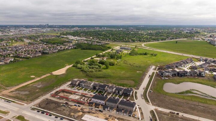 Property Photo: 216 Inez Crossing MB R3Y 2L1