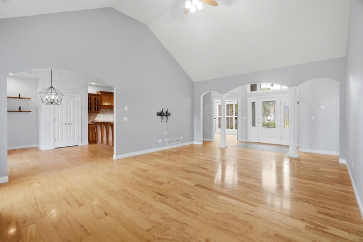 Property Photo:  504 Eagle Lake Dr  MO 65010 