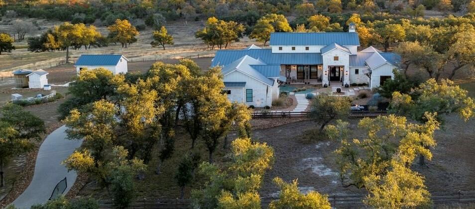 Property Photo: 176 Inspiration Loop TX 78624