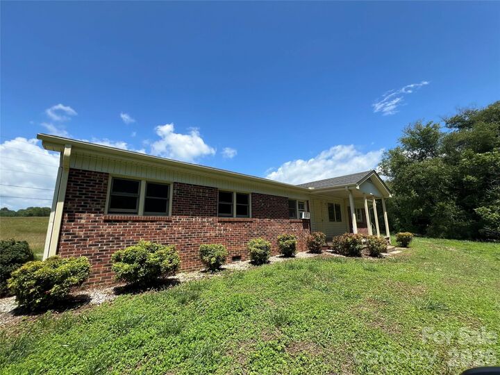 Property Photo: 4405 Maple Creek Road NC 28139