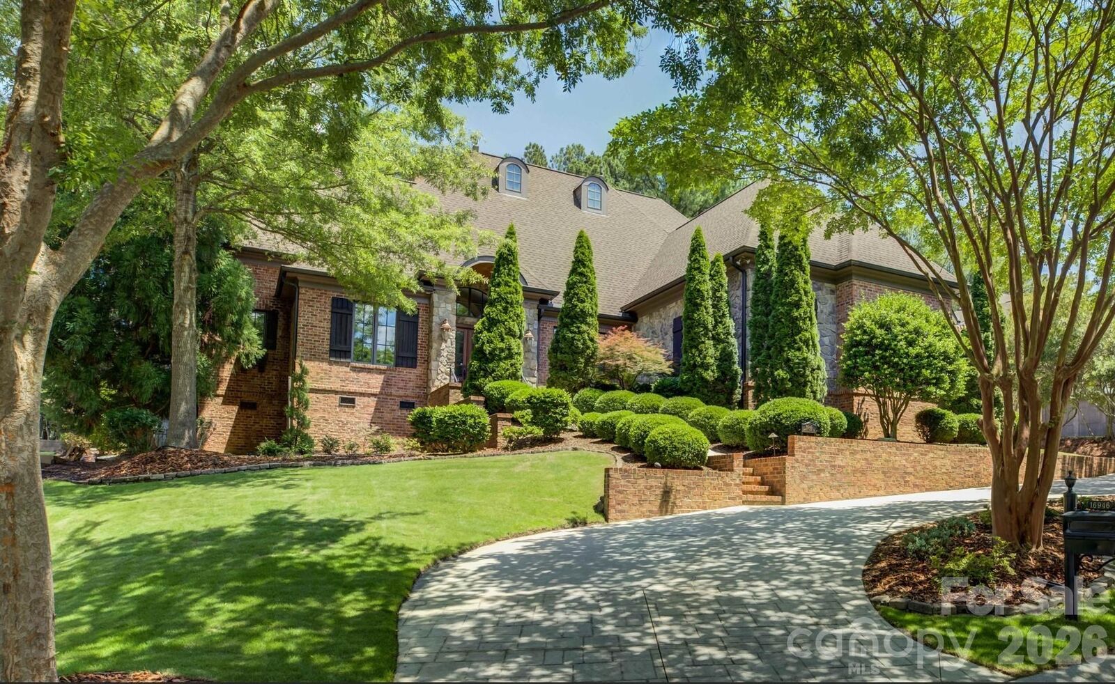 Property Photo: 16946 Ashton Oaks Drive NC 28278