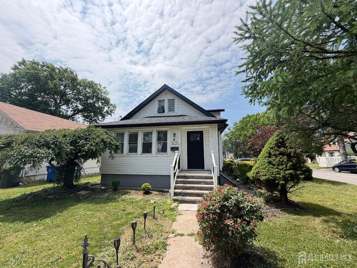 Property Photo:  273 Avenel Street  NJ 07001 