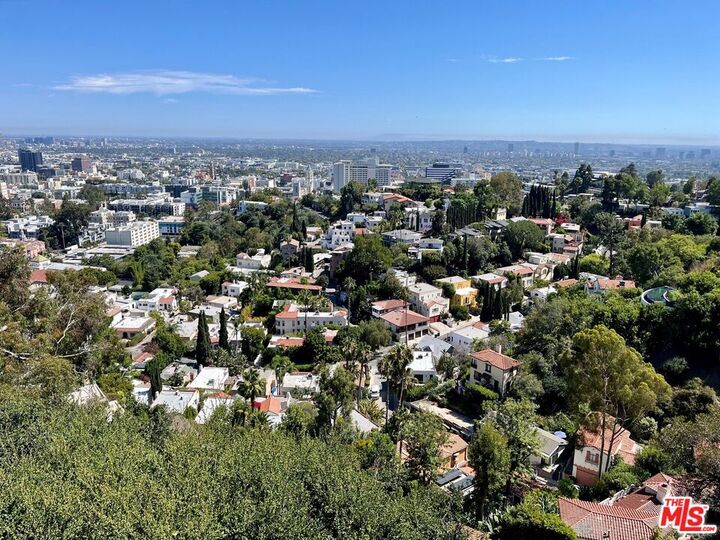 Property Photo: 6910 Los Tilos Rd CA 90068