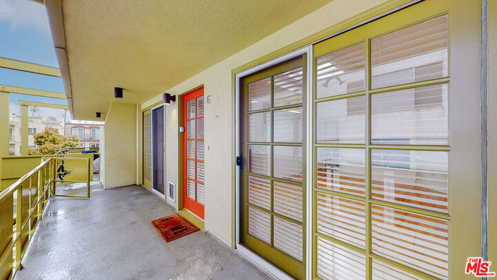 Property Photo: 1123 10th St CA 90403