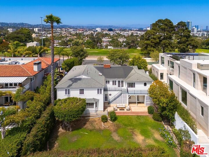 Property Photo:  946 Franklin St  CA 90403 