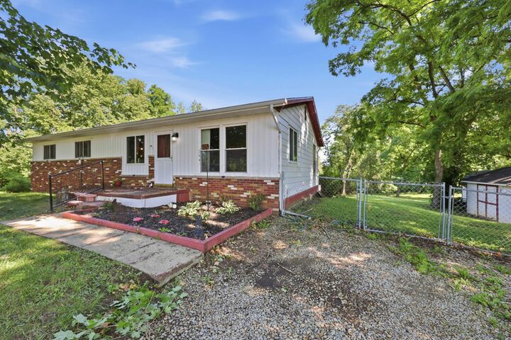 Property Photo: 5738 Fairfield Beach NE Road OH 43076