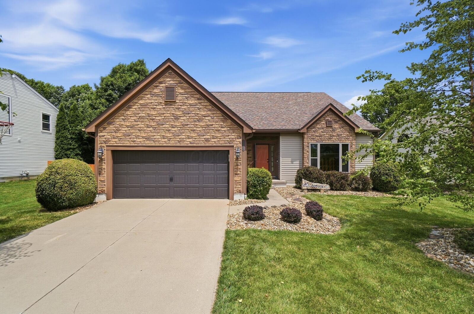 Property Photo: 7045 Sherbrook Drive OH 43082