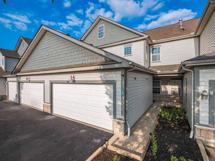 Property Photo: 5915 Blackbird Way OH 43035