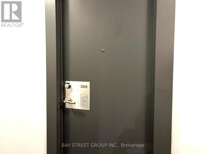 Property Photo: 4070 Confederation Parkway 2808 ON L5B 0E9