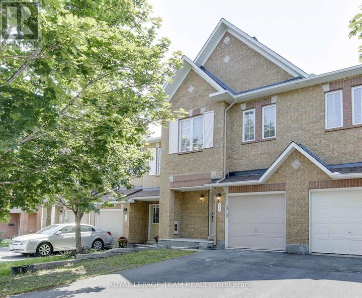 Property Photo: 33 Scampton Drive ON K2W 1G1