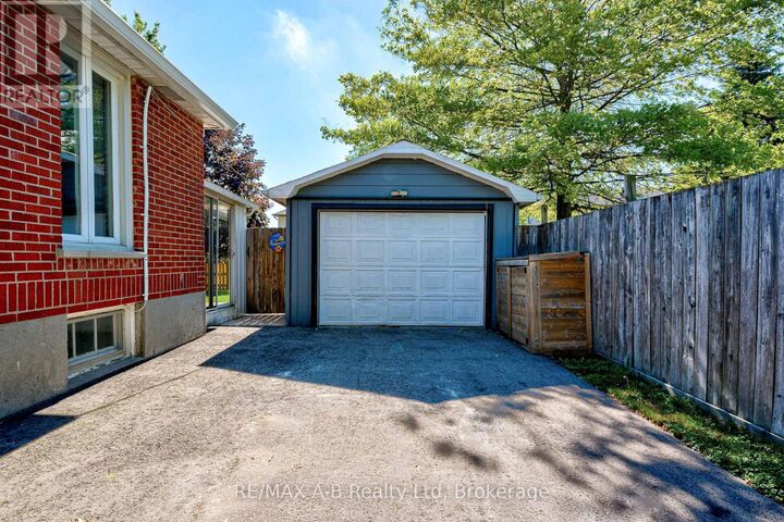 Property Photo:  243 King Street  ON N0M 1V0 