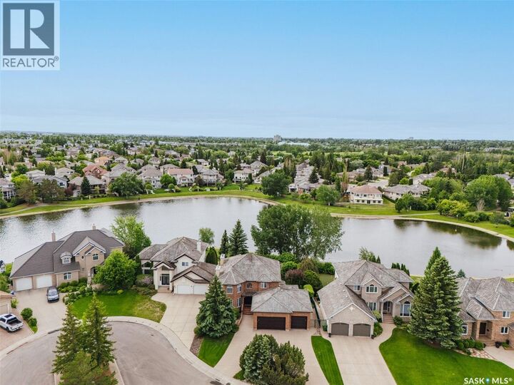 Property Photo:  811 Braeside View  SK S7V 1A7 