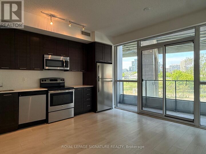 Property Photo:  50 Bruyeres Mews 305  ON M5V 0A7 