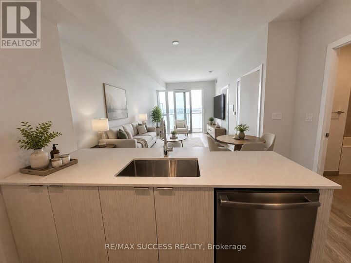 Property Photo:  430 Square One Drive 3110  ON L5B 3Y1 