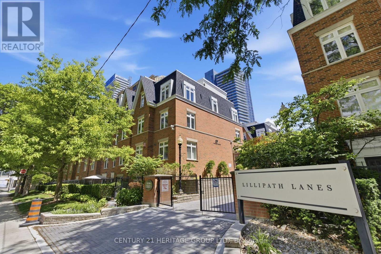 Property Photo: 87 Lillian Street 8 ON M4S 2H7