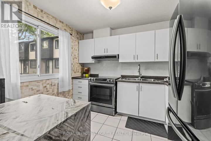 Property Photo: 3565 Aladdin Lane ON K1T 1E1