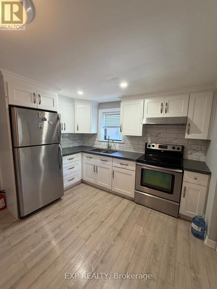 Property Photo:  677 Durie Street 4  ON M6S 3H4 