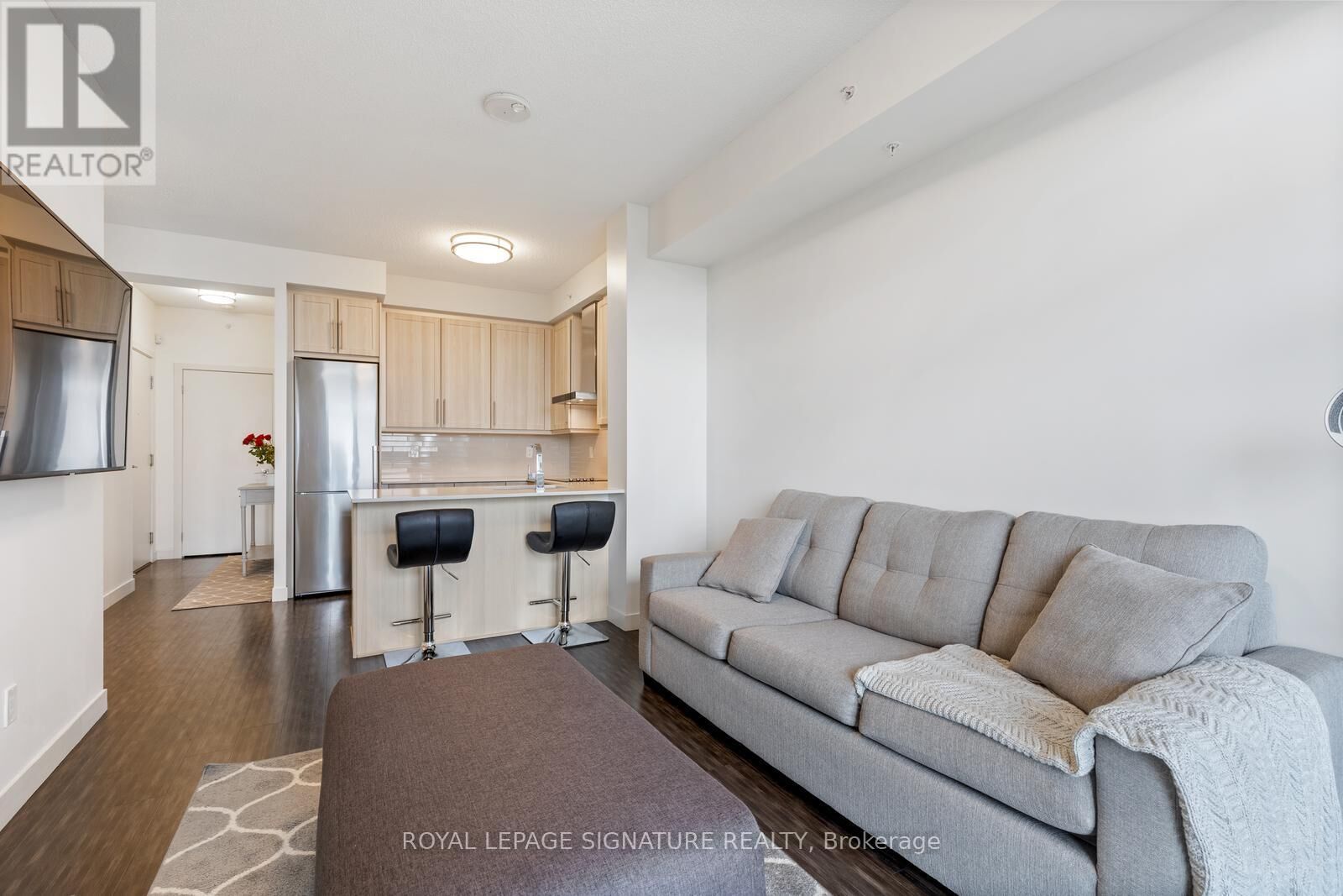 Property Photo: 2093 Fairview Street 1606 ON L7R 0E6