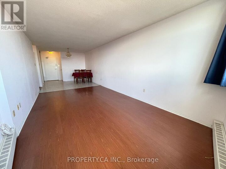Property Photo:  2050 Bridletowne Circle 1904  ON M1W 2V5 