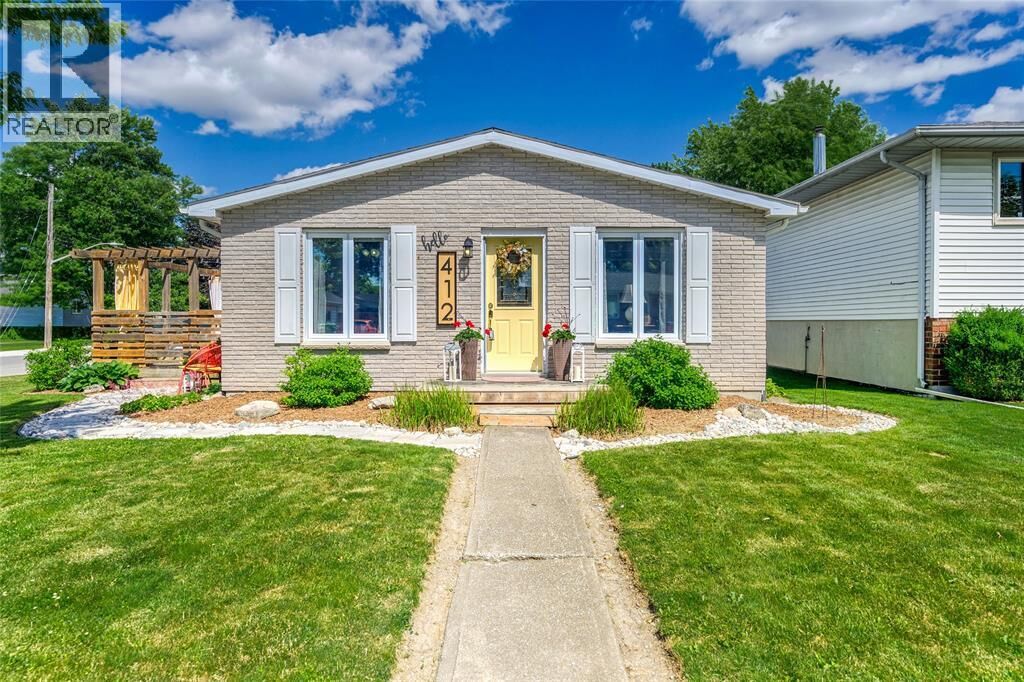 Property Photo:  412 First Avenue  ON N0N 1R0 