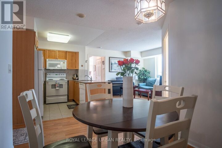 Property Photo:  5940 Yonge Street 201  ON M2M 4M6 