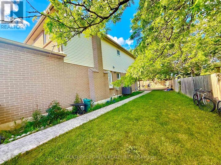 Property Photo: 750 Queensbridge Drive ON L5C 3X2