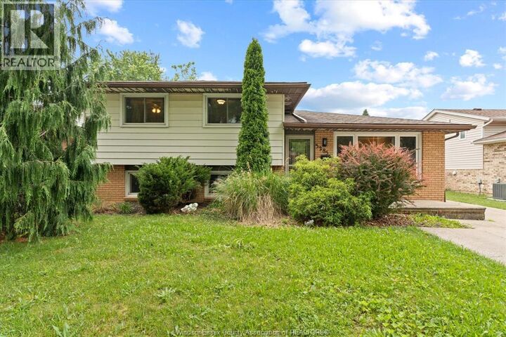 Property Photo:  3285 Rosebriar Road  ON N8R 1Y2 