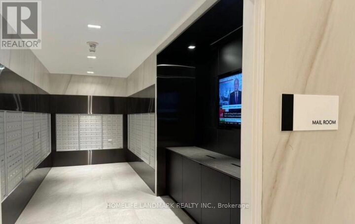 Property Photo: 319 Javis Street 2005 ON M5B 0C8