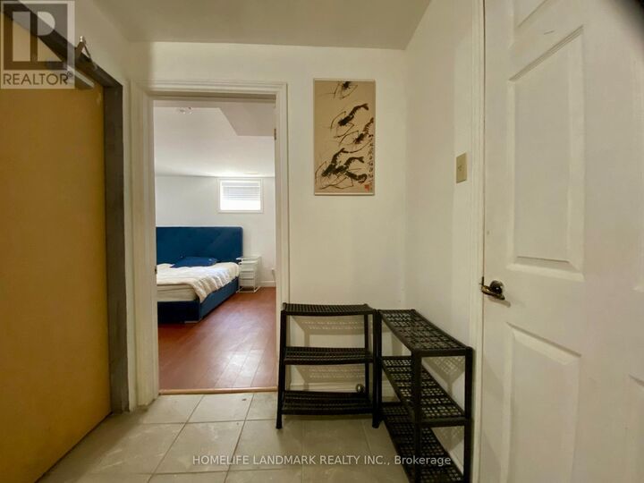 Property Photo: 3371 Cider Mill Place Room C ON L5L 3H6