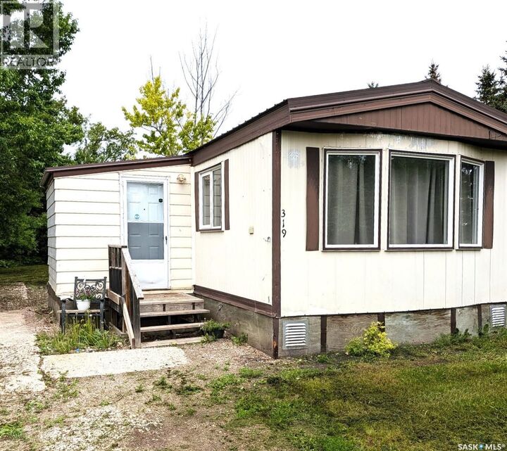 Property Photo: 319 4th Avenue SK S0A 1V0