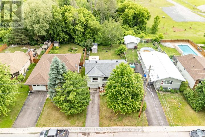 Property Photo: 58 Seventh Avenue ON K7S 3S2