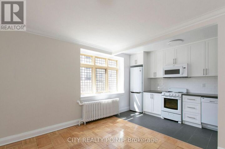 Property Photo:  396 Avenue Road 218  ON M4V 2H4 